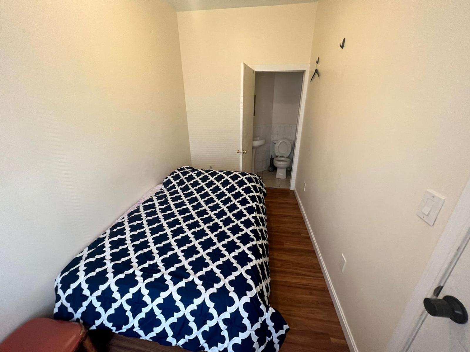 Private Bedroom Near Boston Exterior foto